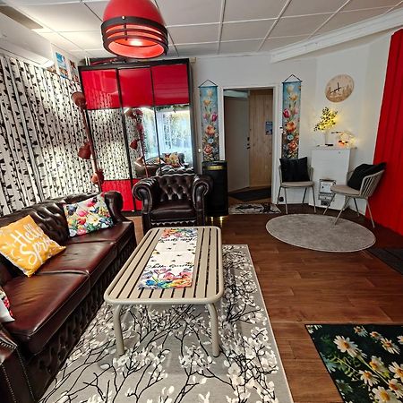 Relax & Recharge - A Unique Suite With A Touch Of Luxury - Hot Tub And Sauna Inspired Decor #Not A Real Sauna# Easy City Access - Direct Train 15 Min To City 헬싱키 외부 사진