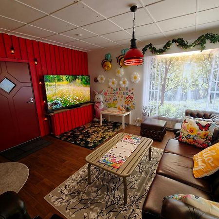 Relax & Recharge - A Unique Suite With A Touch Of Luxury - Hot Tub And Sauna Inspired Decor #Not A Real Sauna# Easy City Access - Direct Train 15 Min To City 헬싱키 외부 사진