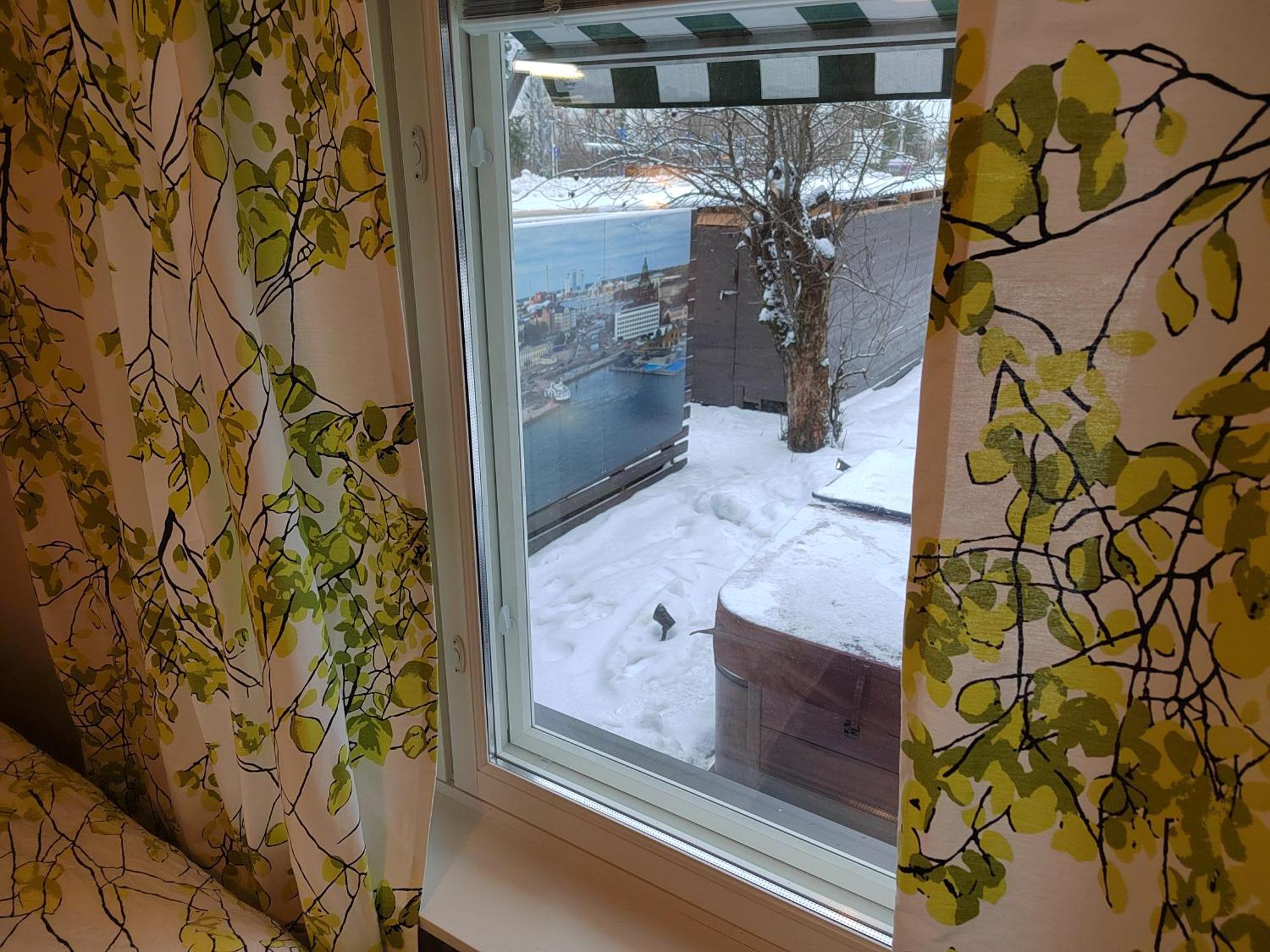 Relax & Recharge - A Unique Suite With A Touch Of Luxury - Hot Tub And Sauna Inspired Decor #Not A Real Sauna# Easy City Access - Direct Train 15 Min To City 헬싱키 외부 사진