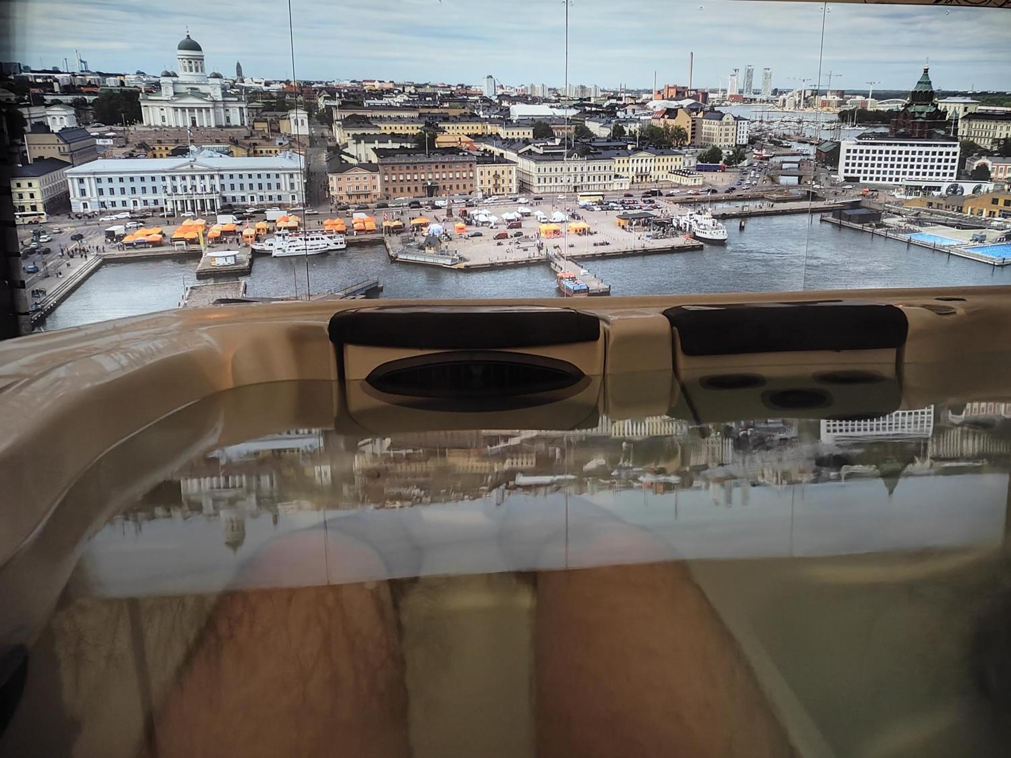 Relax & Recharge - A Unique Suite With A Touch Of Luxury - Hot Tub And Sauna Inspired Decor #Not A Real Sauna# Easy City Access - Direct Train 15 Min To City 헬싱키 외부 사진