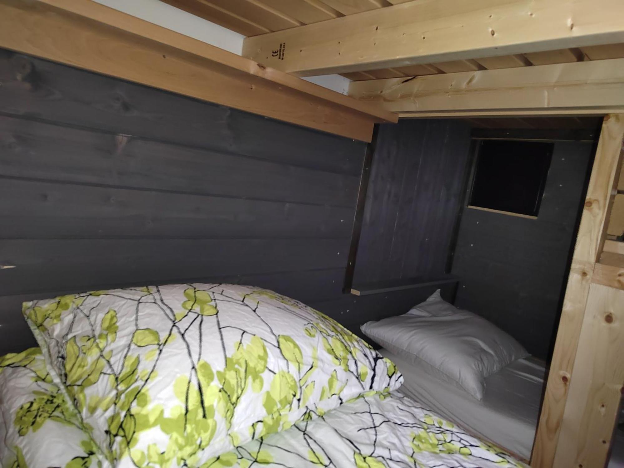 Relax & Recharge - A Unique Suite With A Touch Of Luxury - Hot Tub And Sauna Inspired Decor #Not A Real Sauna# Easy City Access - Direct Train 15 Min To City 헬싱키 외부 사진
