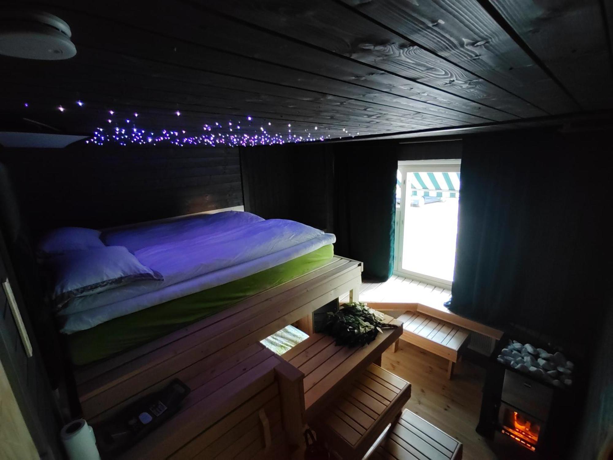 Relax & Recharge - A Unique Suite With A Touch Of Luxury - Hot Tub And Sauna Inspired Decor #Not A Real Sauna# Easy City Access - Direct Train 15 Min To City 헬싱키 외부 사진