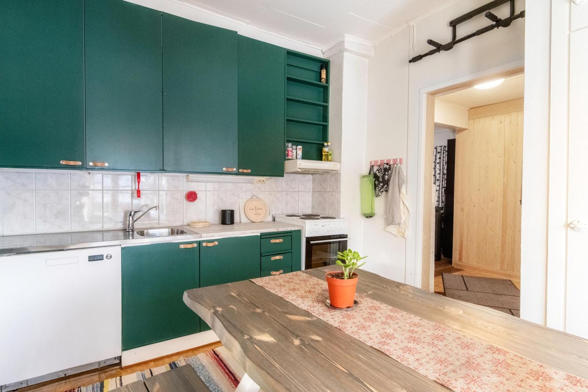 Relax & Recharge - A Unique Suite With A Touch Of Luxury - Hot Tub And Sauna Inspired Decor #Not A Real Sauna# Easy City Access - Direct Train 15 Min To City 헬싱키 외부 사진