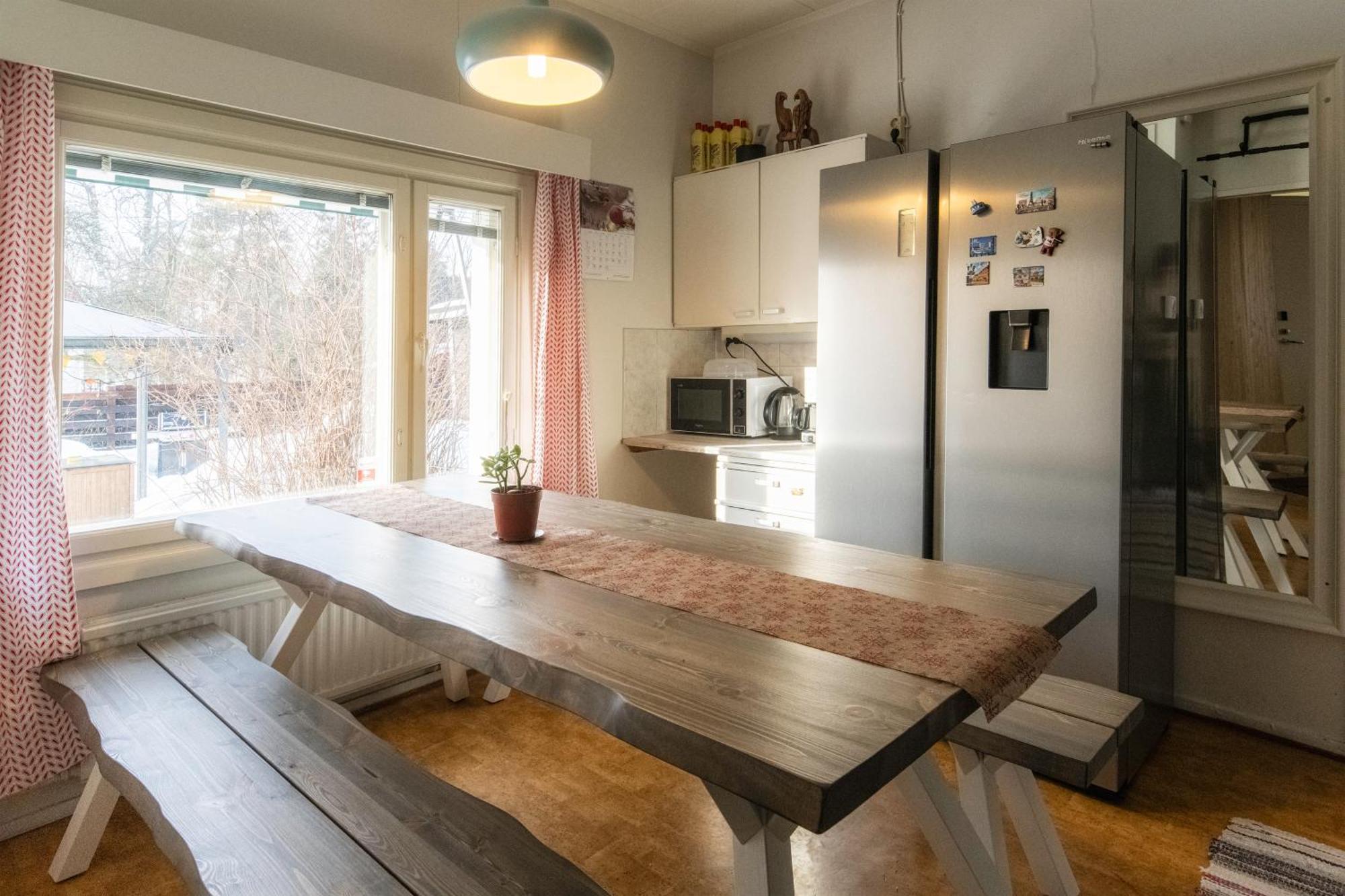 Relax & Recharge - A Unique Suite With A Touch Of Luxury - Hot Tub And Sauna Inspired Decor #Not A Real Sauna# Easy City Access - Direct Train 15 Min To City 헬싱키 외부 사진