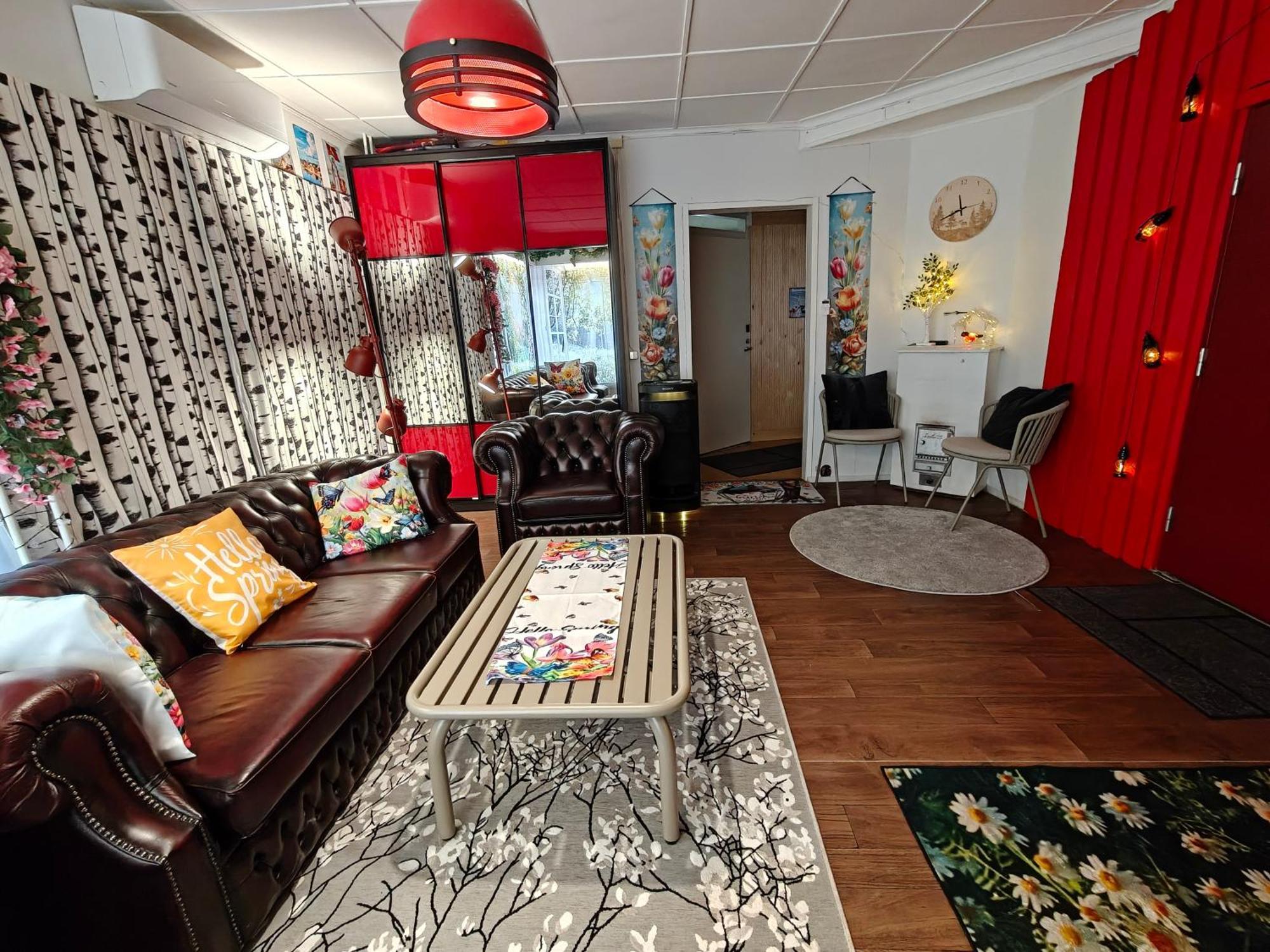 Relax & Recharge - A Unique Suite With A Touch Of Luxury - Hot Tub And Sauna Inspired Decor #Not A Real Sauna# Easy City Access - Direct Train 15 Min To City 헬싱키 외부 사진